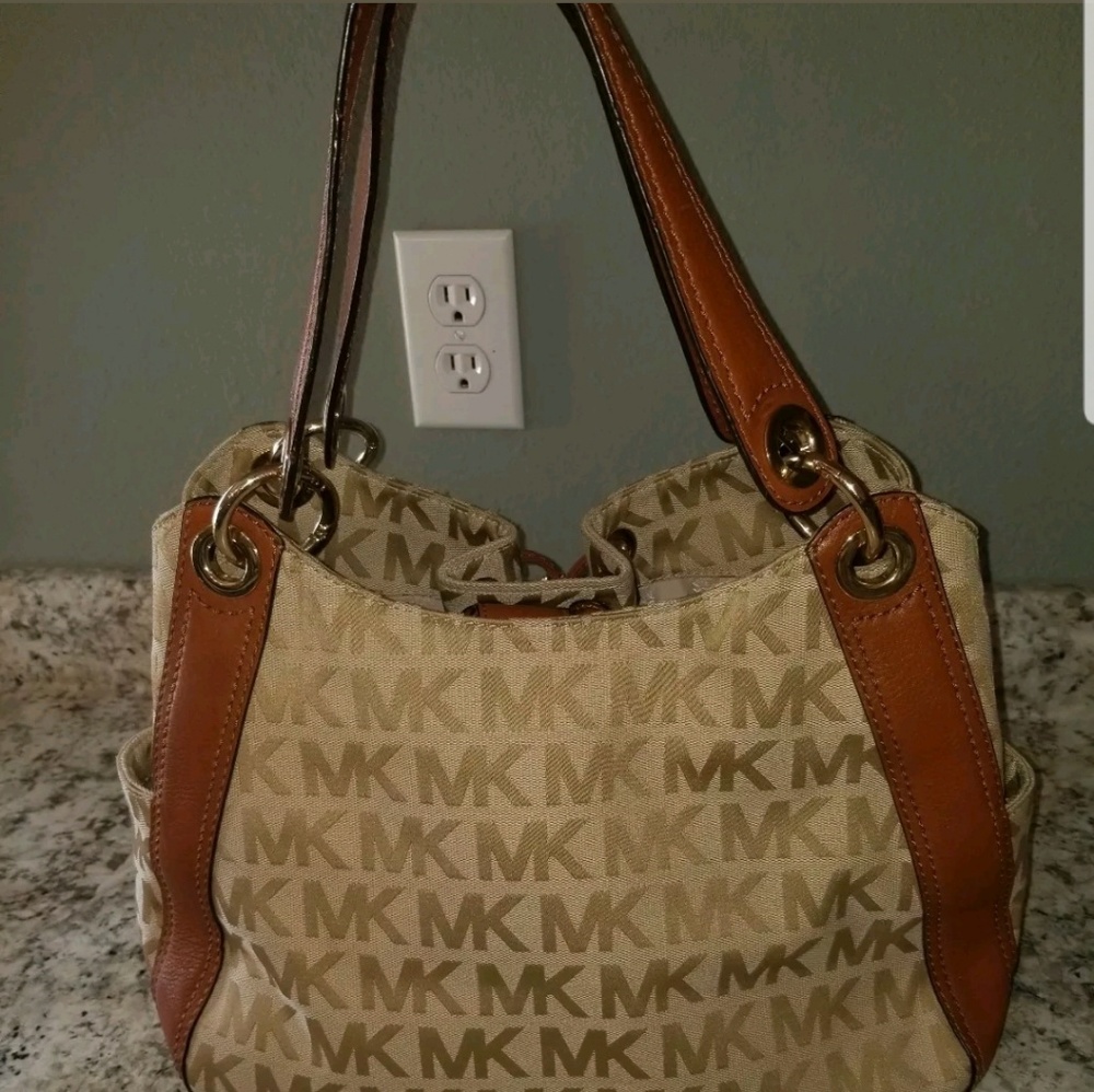 SOLD***Michael Kors Ludlow purse - Picture 2 of 4